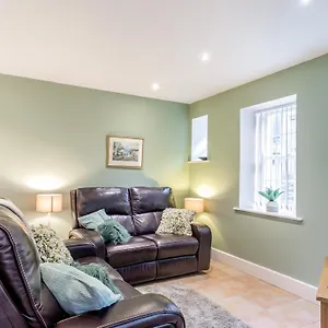 Holiday home Riding - Uk37449